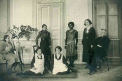1932