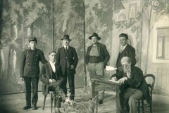 1933